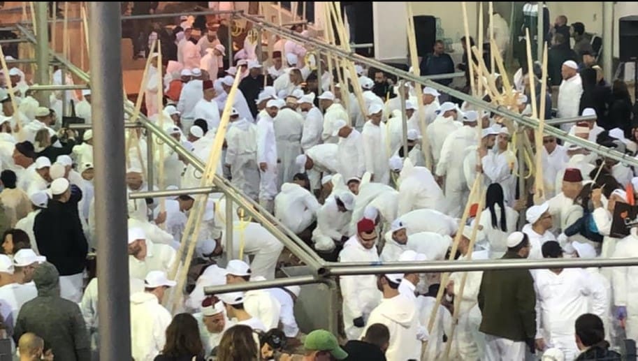 Samaritans celebrating Passover on Mount Gerizim. <yoastmark class=